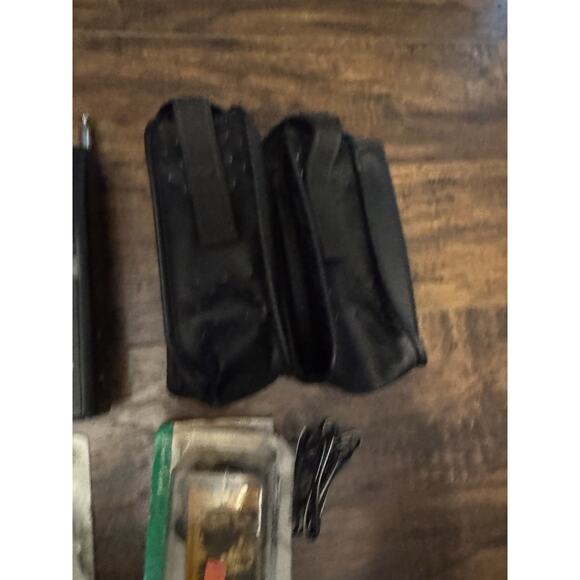 Lot of 2 Radio Shack TRC-235 Walkie Talkie CB Citizens Band Transceiver 3 Ch. - Picture 5 of 7